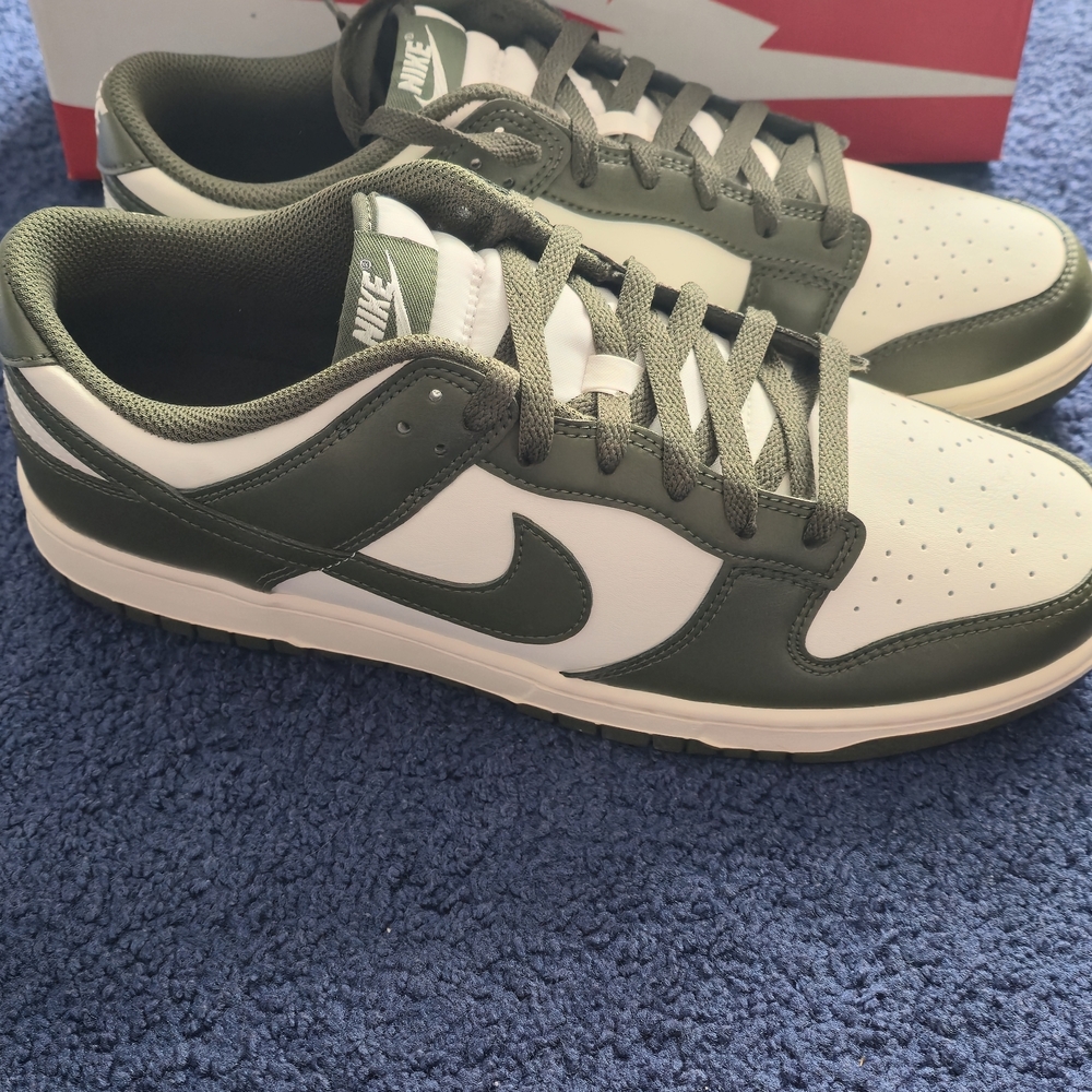 Nike Men’s Low-Top Sneakers - Olive Green & White